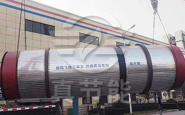 工業(yè)污泥干燥機(jī)吊裝現(xiàn)場(chǎng)